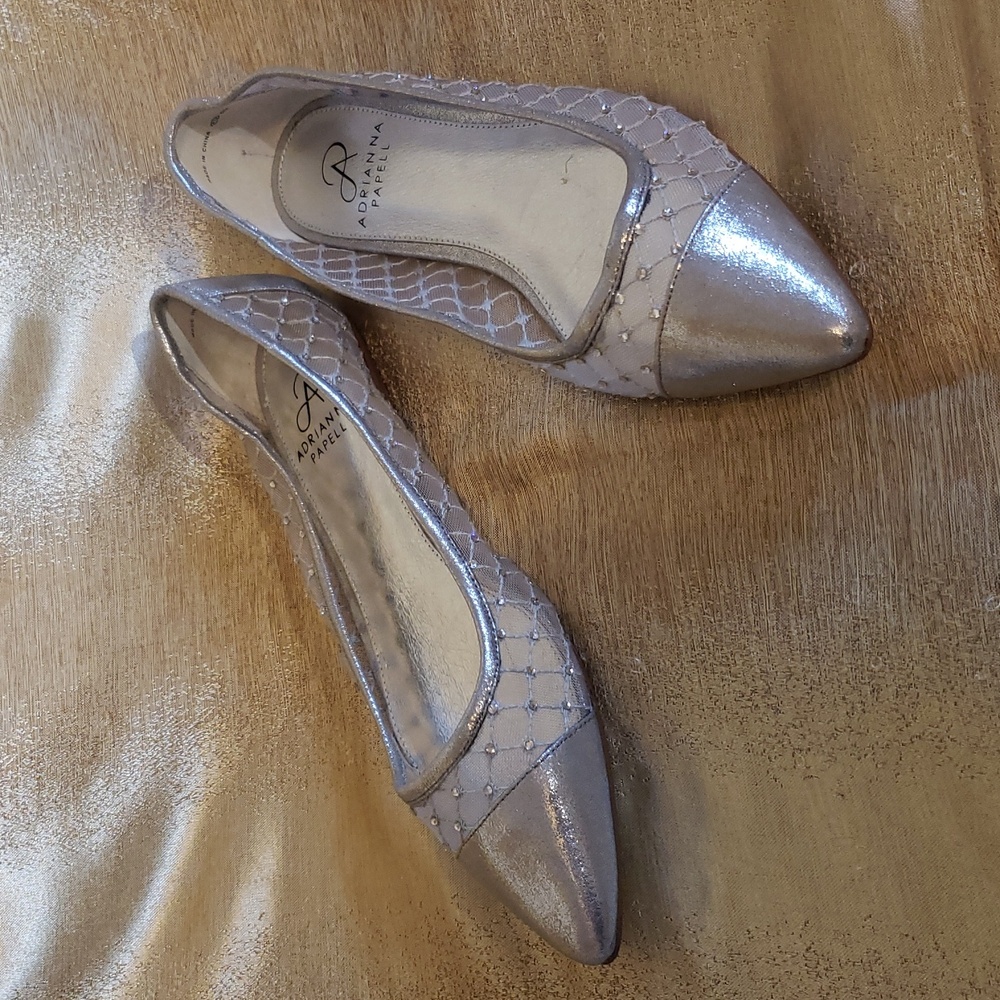 NWoT Adrianna Papell Silver & Rhinestone Pointed Toe Ballet Flat, Size 7.5